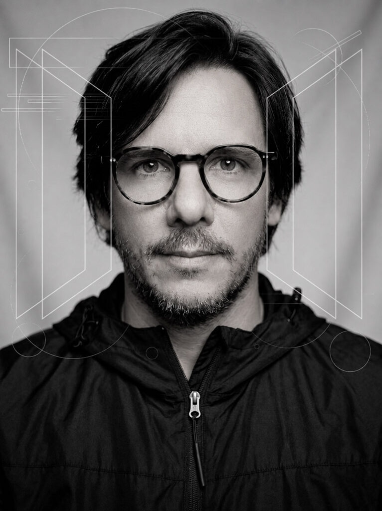 Retrato do artista contemporâneo brasileiro Jorge Aguiar.