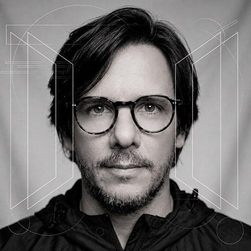 Retrato do artista contemporâneo brasileiro Jorge Aguiar.